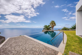 Vila Aguarelas with pool by Stay Madeira Island